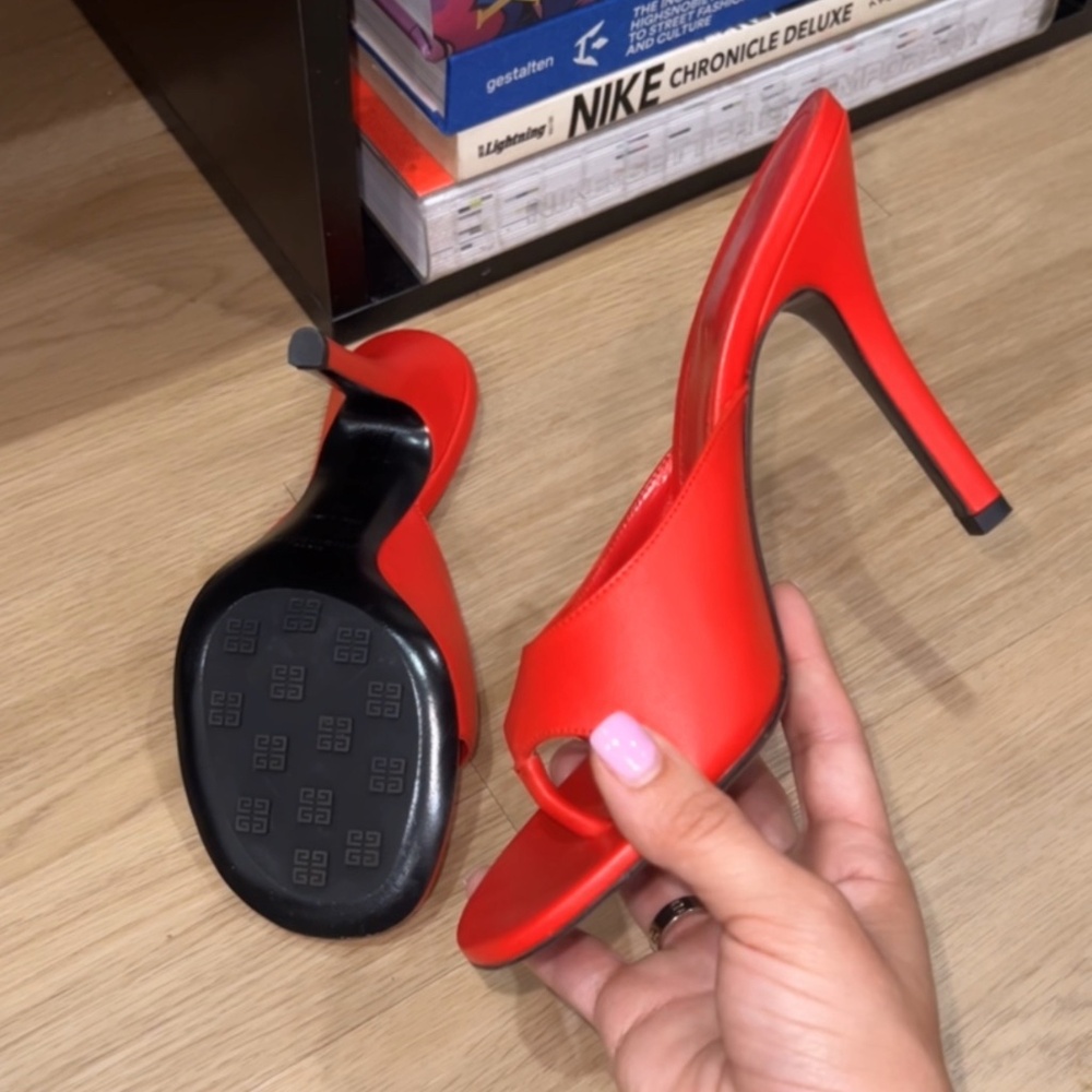 GIVENCHY RED LEATHER MULES - 38